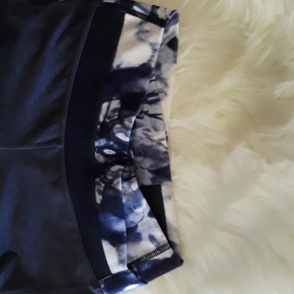 Lululemon Blue Crops - Picture 3 of 4